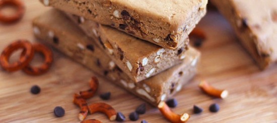 Cand si cum consumam un baton proteic?